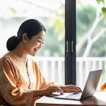 노동시장 분석 - **Prompt:** A warm and inviting scene depicting a Malaysian woman in her late 30s, dressed in comfor...